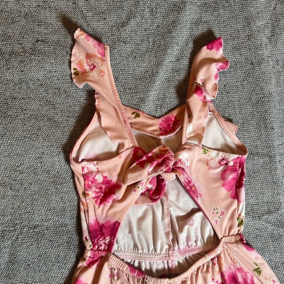 DEREK HEART Floral Pink girls Romper/size M - Picture 2 of 7